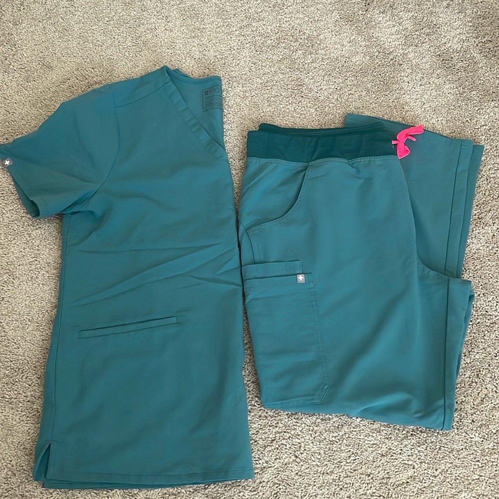 Figs Scrub Set